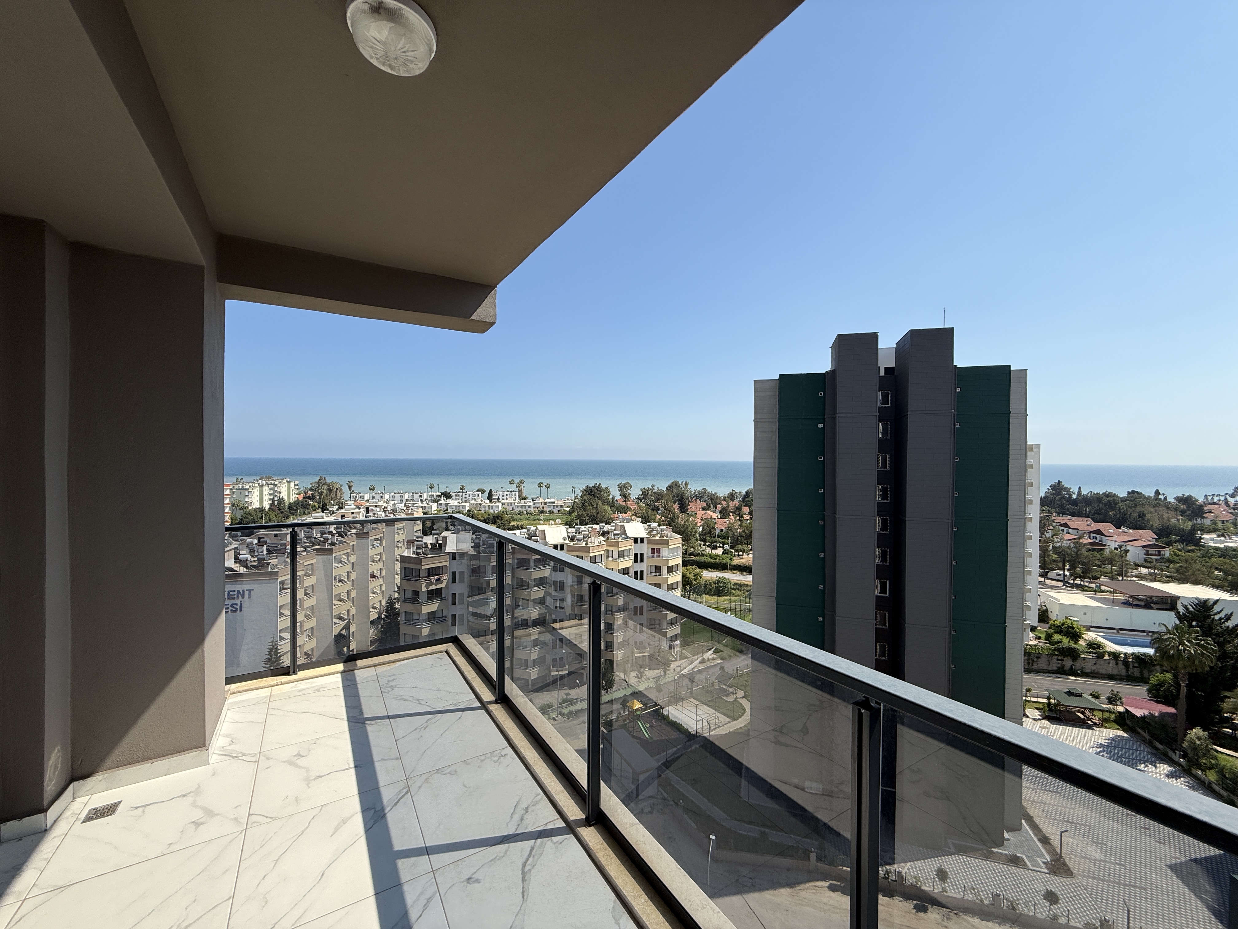 THORDAN KİRALIK LİPARİS KREMLİN'DE FULL EŞYALI 2+1 KAFA DAİRE